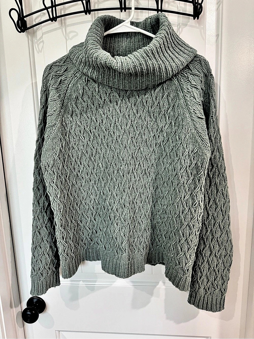 Alexis Taylor New York Textured Cowl Neck Sweater in Green Large Like New